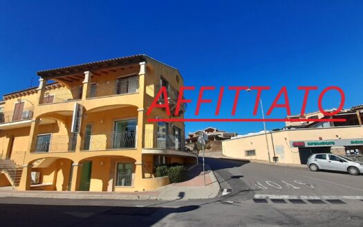 Locale commerciale in affitto Cannigione Centro