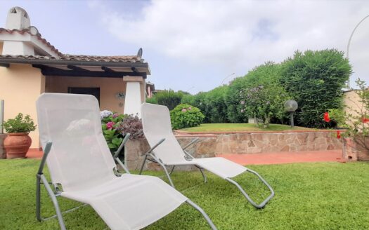 Casa Vacanza a La Conia con grande giardino