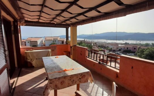 APPARTAMENTO CON TERRAZZA E SPLENDIDA VISTA MARE