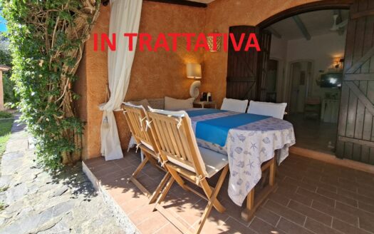 Bilocale ristrutturato con patio, cantina e posto auto Villaggio Gallura