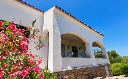 Villa unifamiliare con ampio terreno – La Maddalena