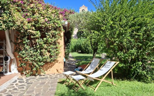 Bilocale ristrutturato con patio, cantina e posto auto Villaggio Gallura